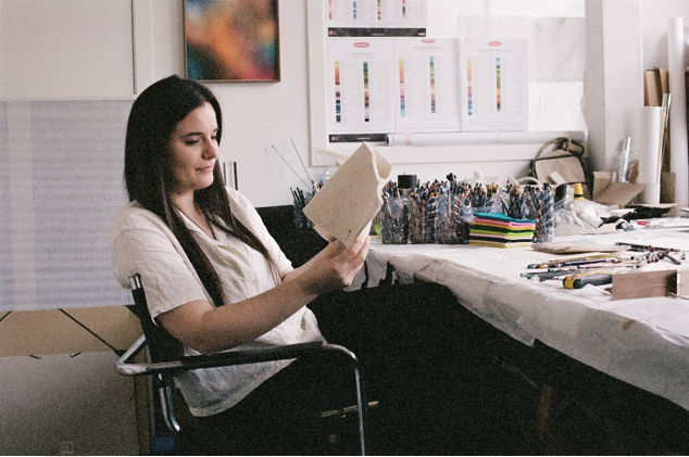 portrait de Léa at work